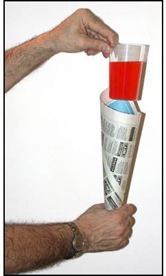 El vaso en el cono de papel
